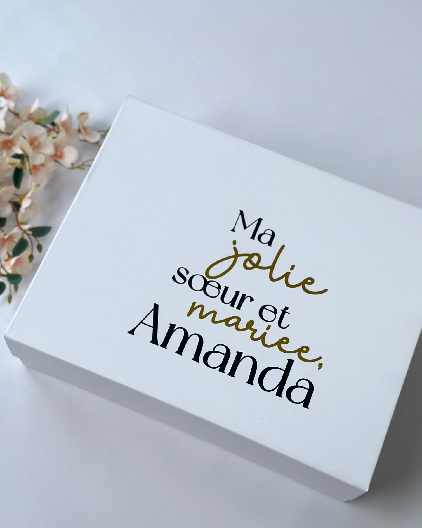 Magnetic Fold gift boxes without ribbon