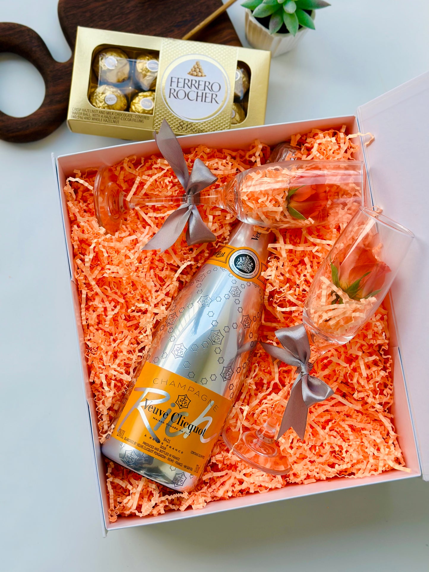Love & Bubbles 💕 Valentine's Veuve Clicquot Gift Set