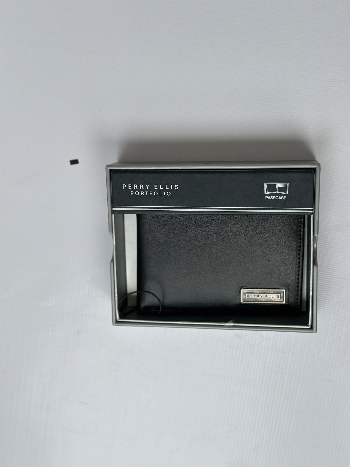 Perry Ellis Portfolio Men's Leather Wallet - Premium Bifold