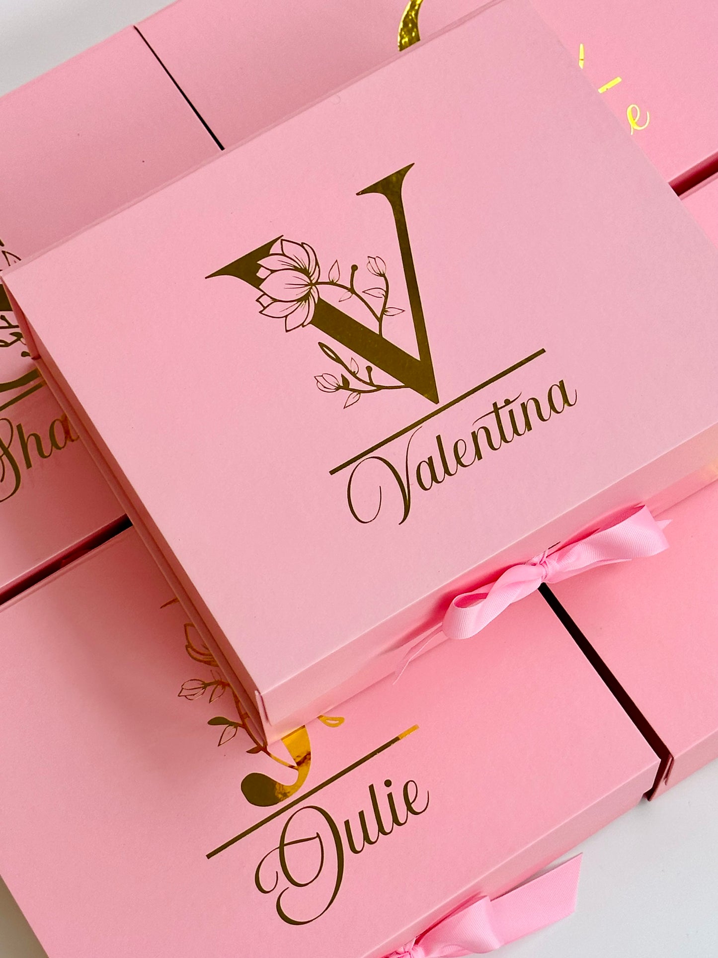 Magnetic Fold box with ribbon