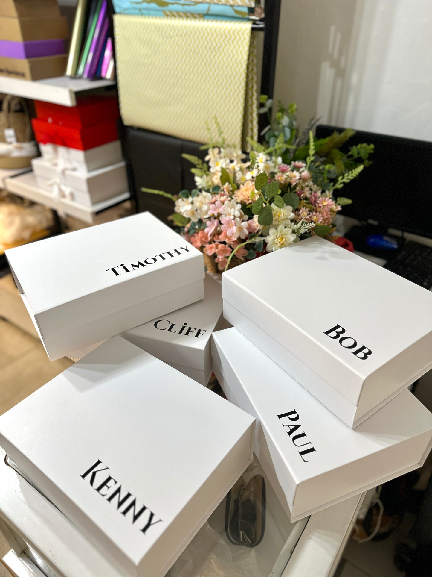 Magnetic Fold gift boxes without ribbon